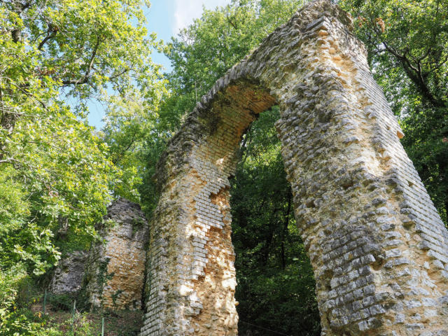 Aqueduc au golf de saintes