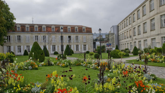 Conseils Municipaux façade mairie