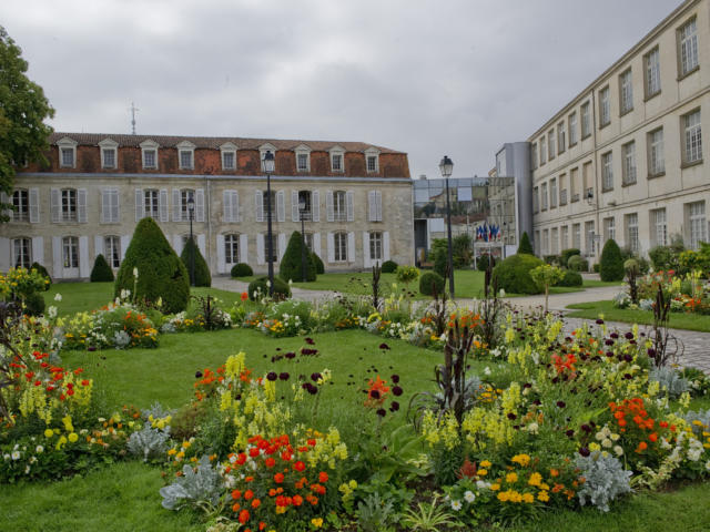 Conseils Municipaux façade mairie