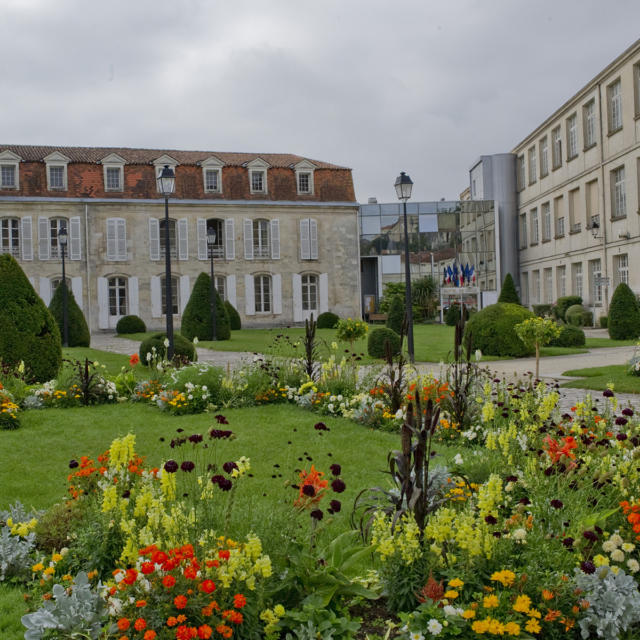 Conseils Municipaux façade mairie