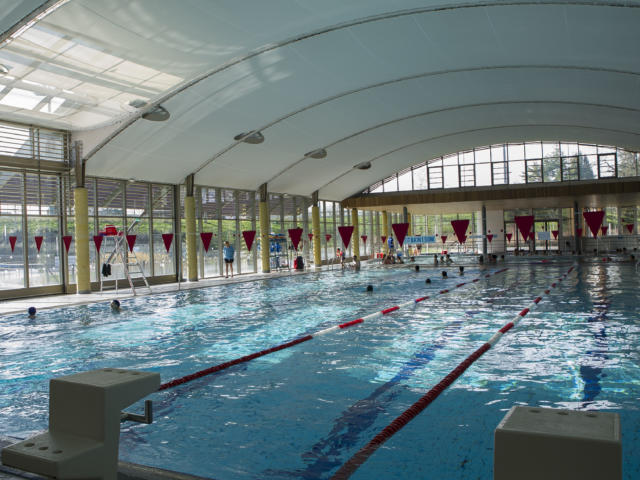 Piscine Aquarelle Intérieur Nage