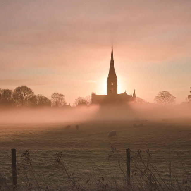 Ville jumelle - Salisbury Royaume-Uni - Matin brouillard