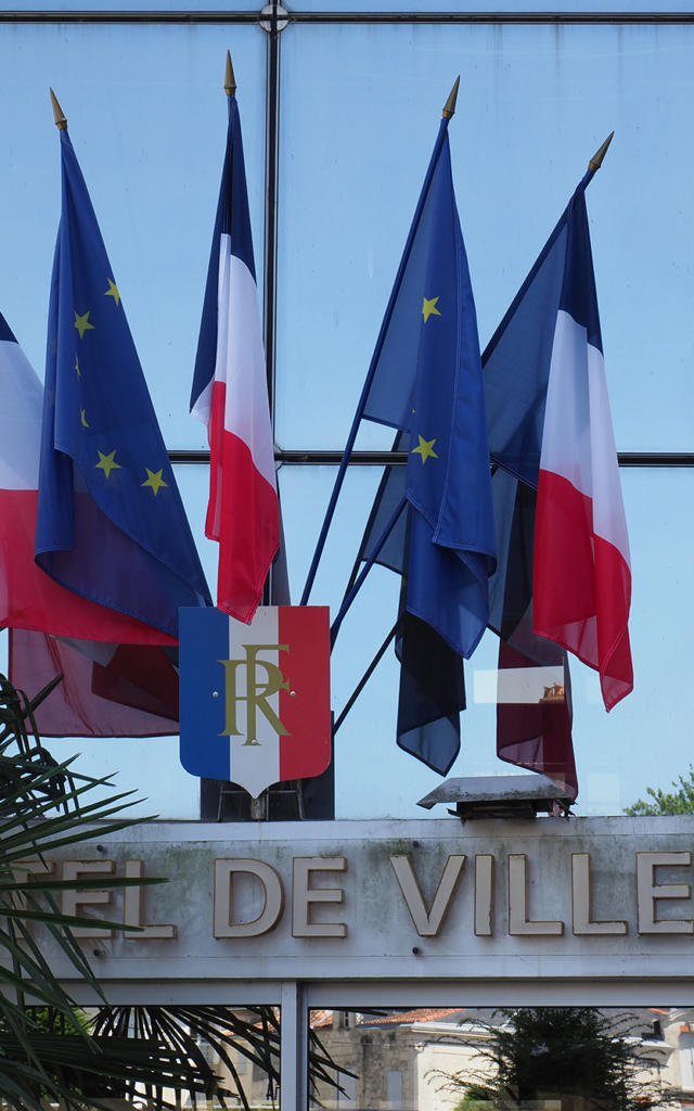 Entrée de l'Hôtel de Ville de Saintes